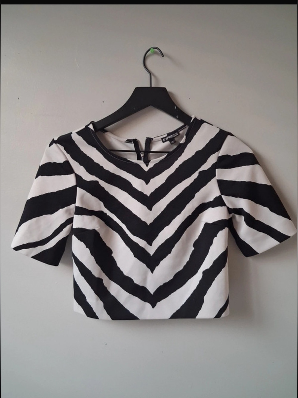 Express Black & White Zebra-Print Crop Top Shirt Futtet Sleeves Extra Small - Picture 2 of 3